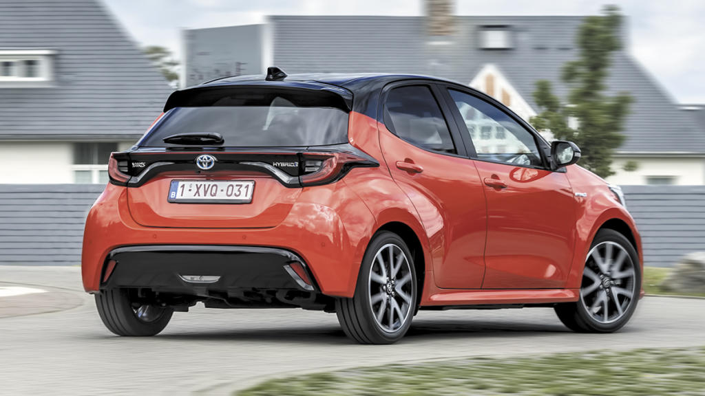 toyota yaris 2021 trasera rojo