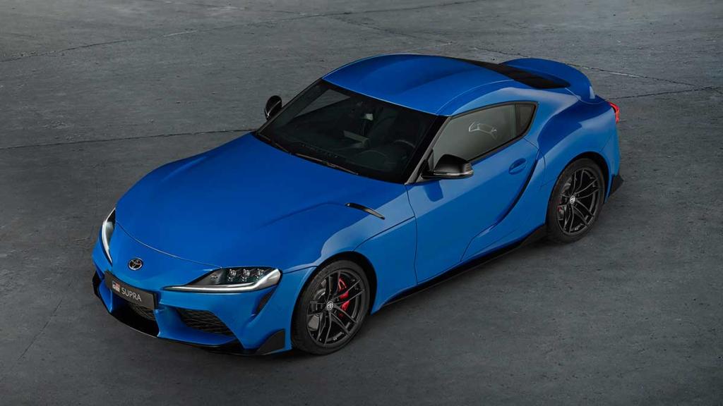 Esta edición especial del GR Supra se diferencia del resto por el color azul, llantas de aleación de 19'' acabadas en negro mateo una placa conmemorativa. Todo ello asociado al motor gasolina  de 340 CV.