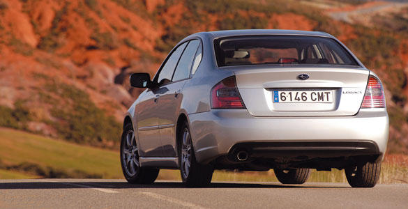 Subaru Legacy 2.0 Sedán