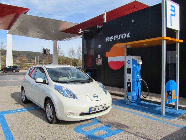 18puntoderecargadevehiculoelectricoengasolinerafuenteibil