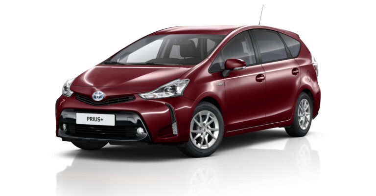 2.toyotaprius2018 min scaled 1