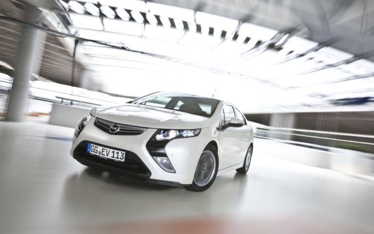 2013 opel ampera front left 1024x640 1