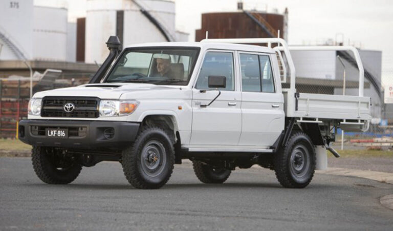 2013toyotalandcruiser70serieslc79doublecab01 0803 m 610x450 1