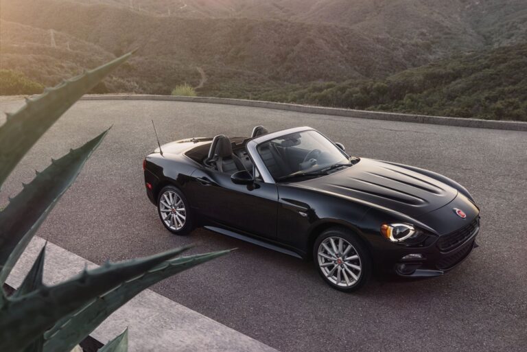 2017 fiat 124 spider front side