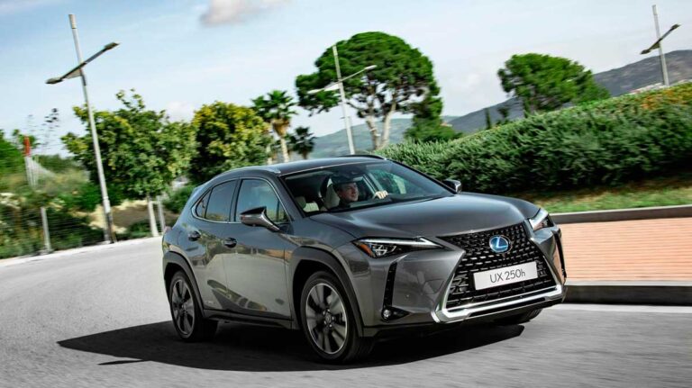 2019 lexus ux 250h grey dyn 04