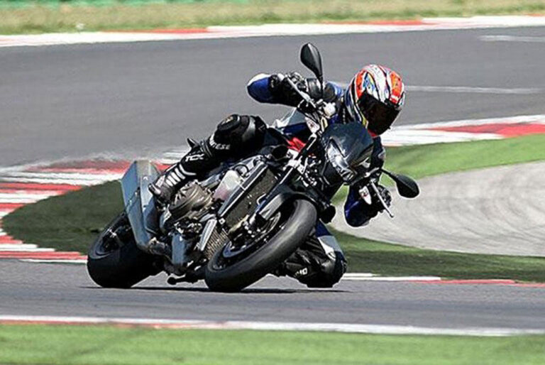 Primeras imágenes de la Aprilia Tuono V4