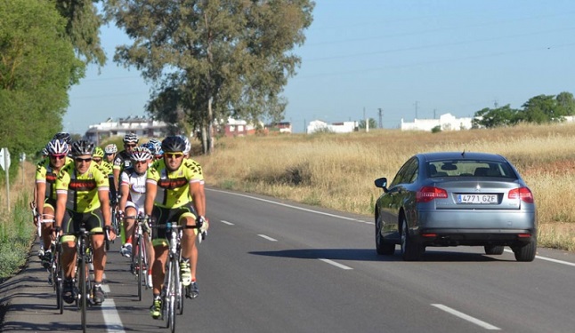 article guia como adelantar ciclista dgt 551555872dc31