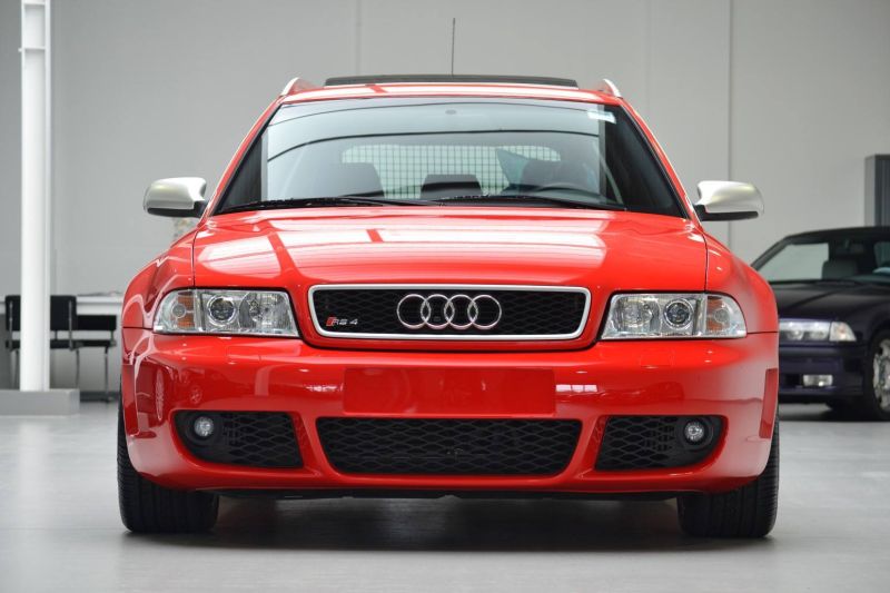 Un Audi RS4 Avant Quattro con por 99.500