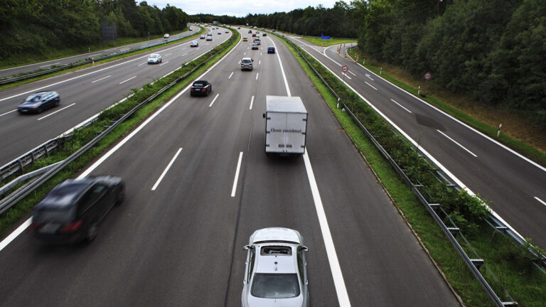 autopistas multa circular carril izquierdo