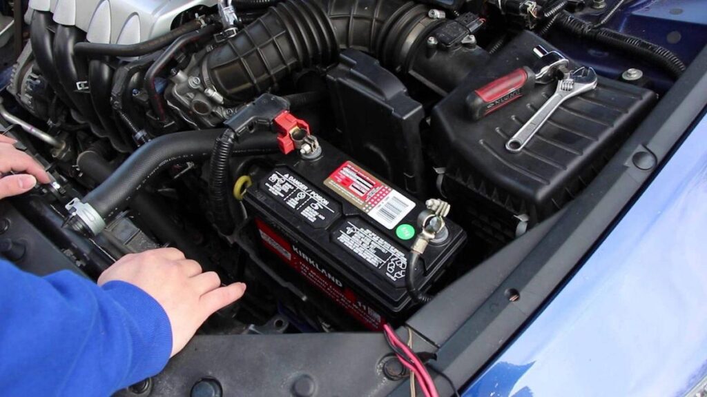 Como desconectar la batería del coche
