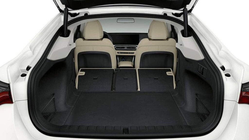 BMW i4 Maletero