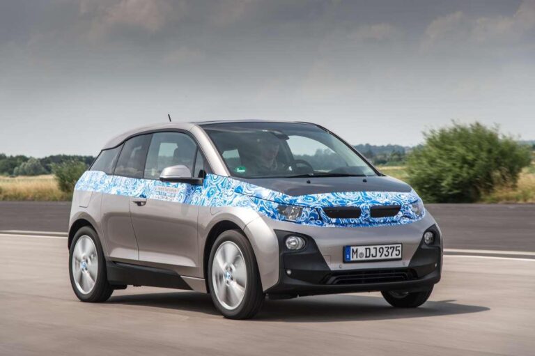 bmwi3008 1