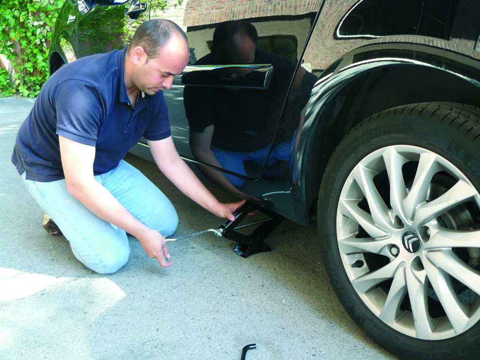 Qué sistema repara pinchazos debería llevar tu coche? - Autofácil