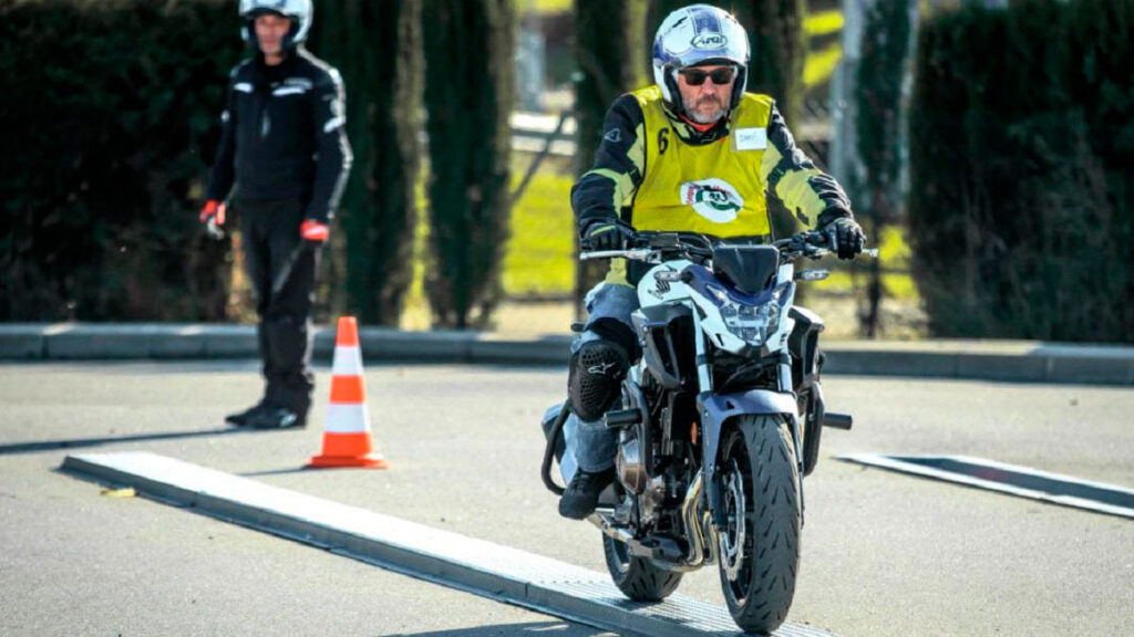 edad carnet moto
