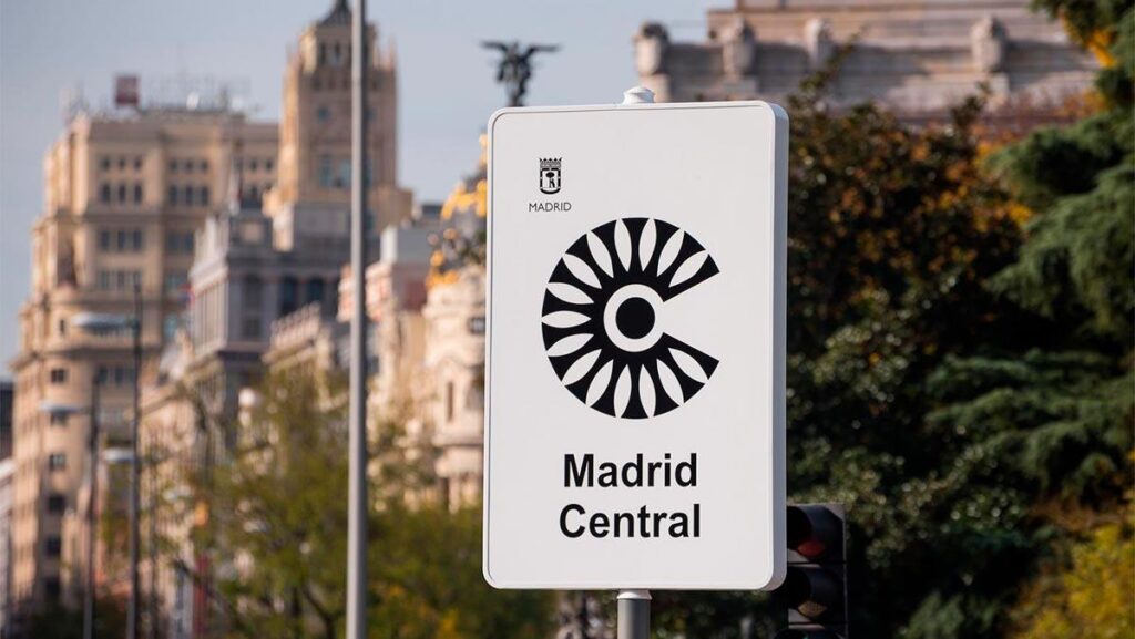 cartel-madrid-central pegatina de la DGT