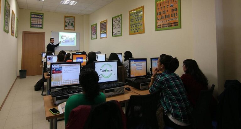 clases teoricas presenciales autoescuela cumlaude valladolid