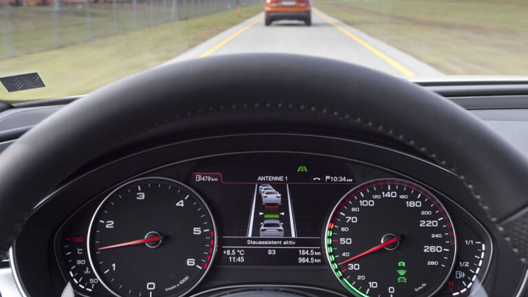 control de velocidad de crucero adaptativo