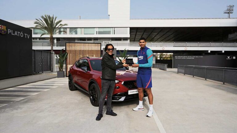 cupra hands over their customised models to fc barcelona players11hq