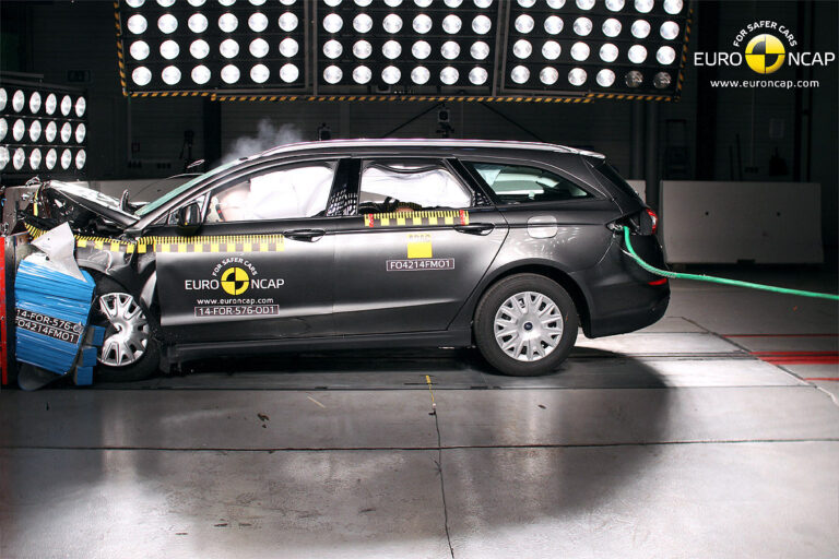 fordmondeoeuroncap 1