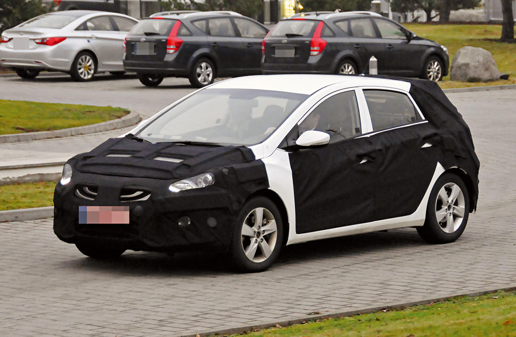 Hyundai i30, profundo restyling para 2012 Autofácil