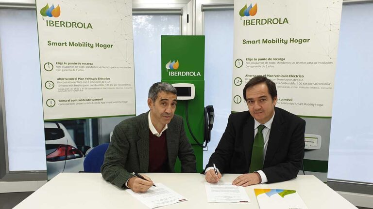 iberdrola firma convenio con amda para fomentar movilidad sostenible