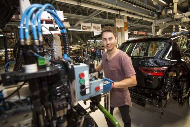 jorge lorenzo se fabrica su nuevo seat leon cuprahd89921