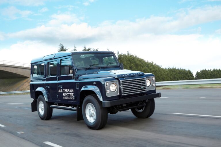 landroverdefender electricofrontallateralcarretera 1