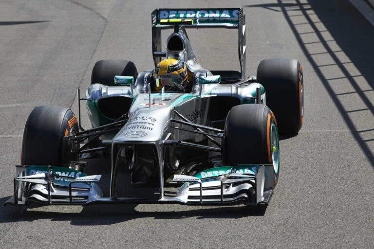 lewis hamilton mercedes belgica scaled 1