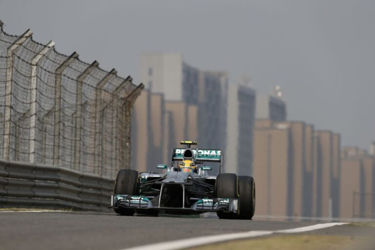 lewis hamilton mercedes china 2