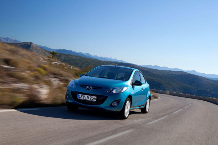 mazda2 2010 action 01  jpg300