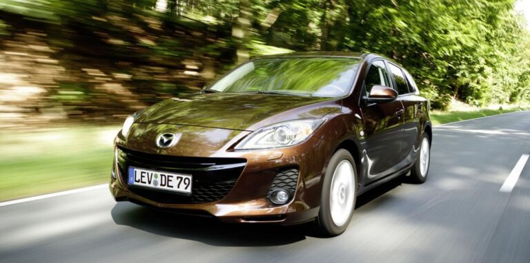 mazda3fl 5hb 2011 action 09  jpg72