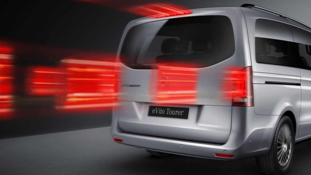 Luz de freno adaptativa, ¿sabes qué es? 1 mercedes benz luz freno
