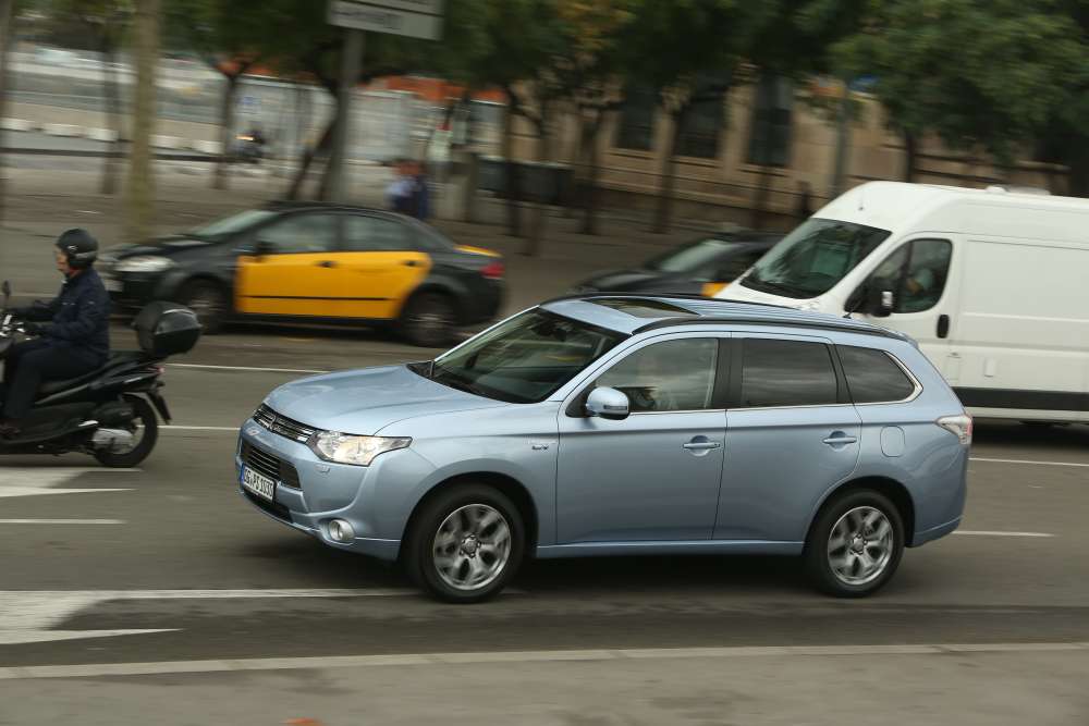 mitsubishioutlanderphev005 1