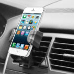 Un coche se incendia ¡por la explosión de un móvil!