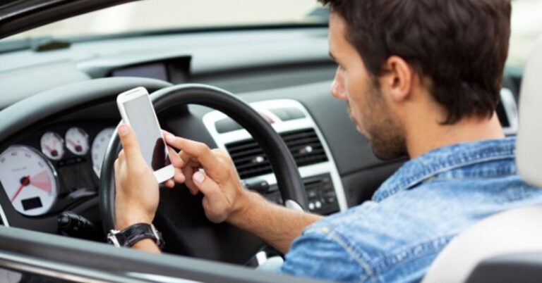 movil al volante 810x424 1