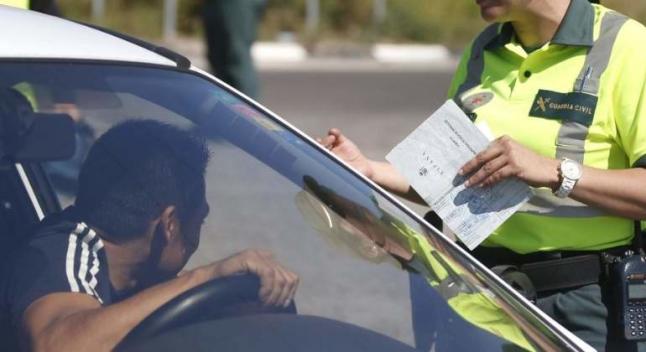 ¿Cuál es la multa por conducir sin carnet? 1 multa verano 1
