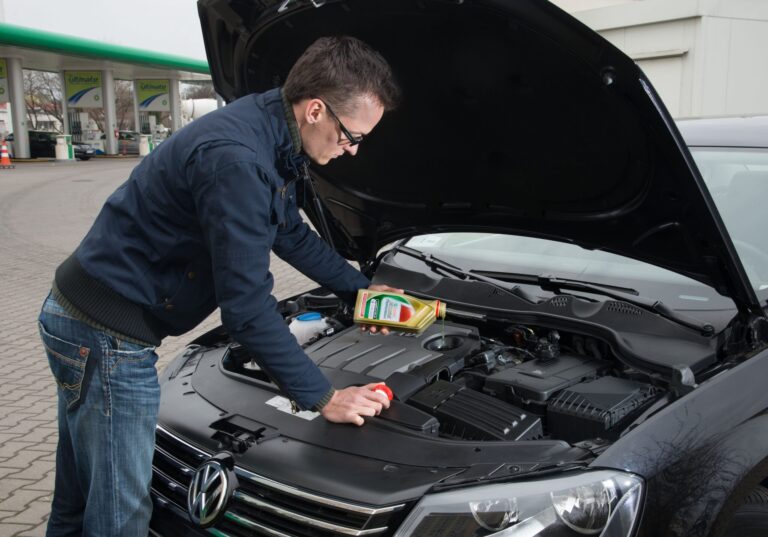 na dolewke powinno sie uzywac tego samego oleju ktorym zalano silnik podczas ostatniej wymiany scaled 1