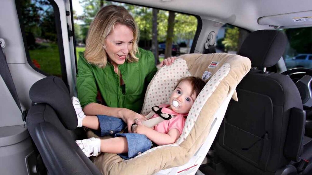 Qué instalar en tu coche si esperas a un hijo