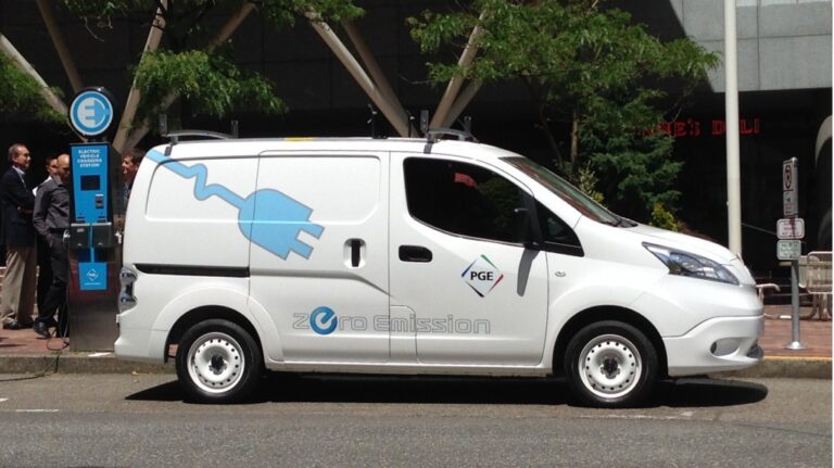 nissan e nv200