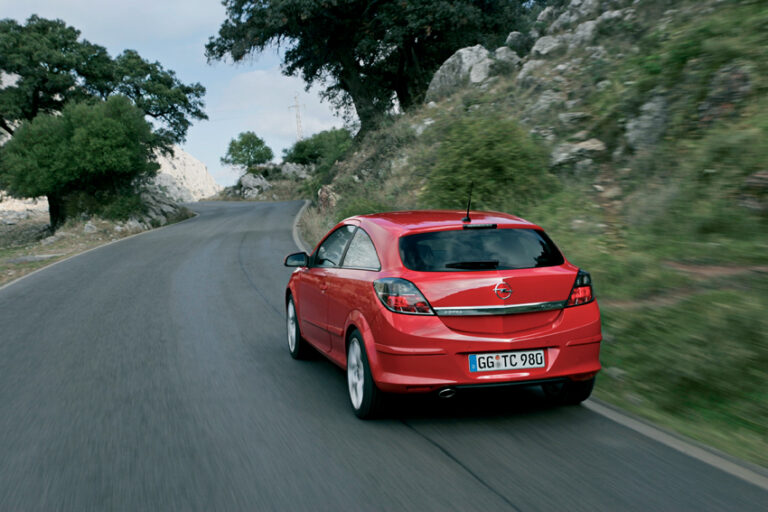 Opel Astra GTC 1.9 (2005) CDTI Sport