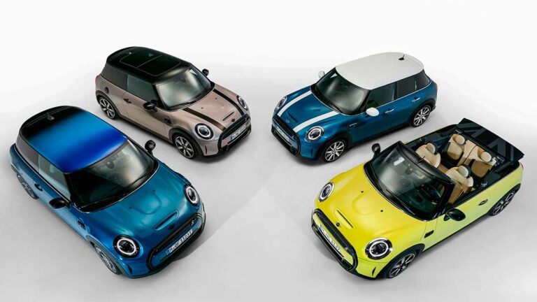 p90411723 mini family shot 01 2021 2250px