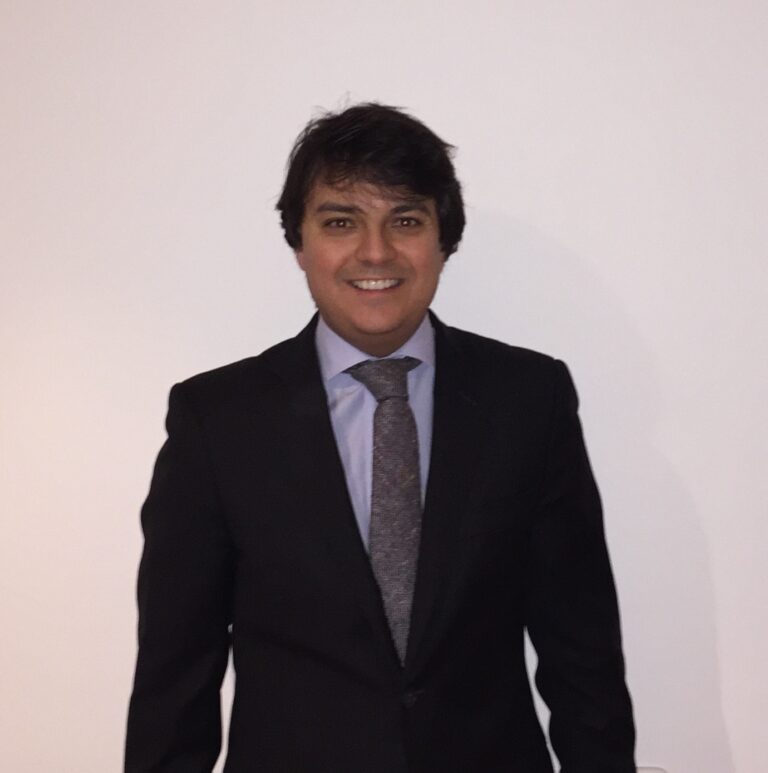 pedro salesadirector de operaciones en espaaaavancar