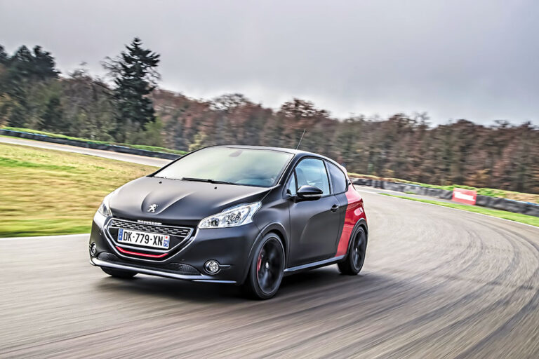 peugeot208gti30th035