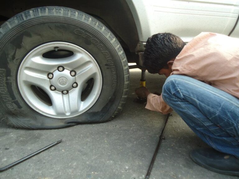 pinchazo en la carretera