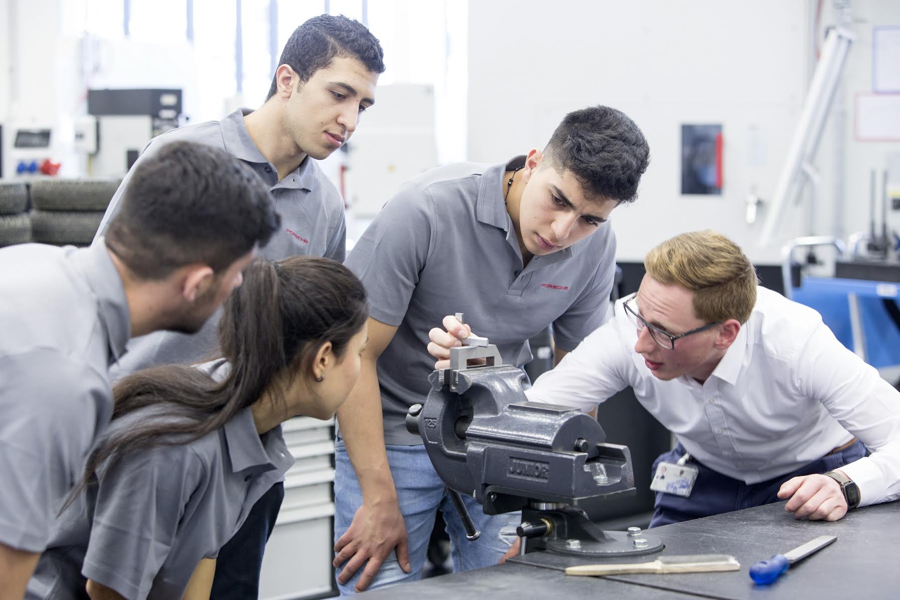 porscheayudarefugiados