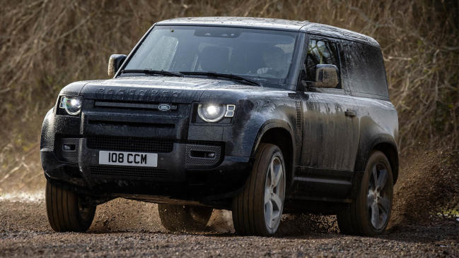 Land Rover Defender V8 MY22 61 preview 924772f899923