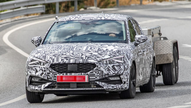 Fotos espía del Seat León PHEV 1 Seat León vs Dacia Sandero, ¿cuál será el coche más vendido de 2020?
