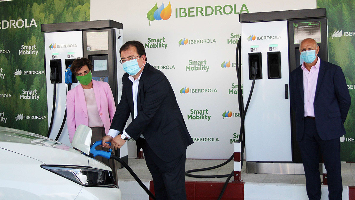 primera recarga vehiculo electrico iberdrola monesterio