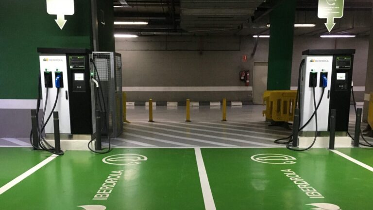 puntos recarga iberdrola en aqua multiespacio valencia 3 scaled e1676991012355