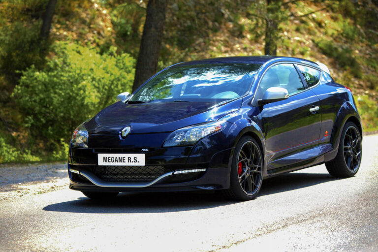 renaultmegane rs red bull racing rb8 1